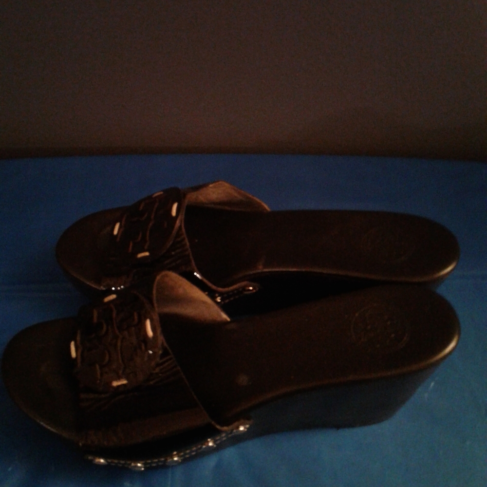 Shoes - Picture 2 of 4